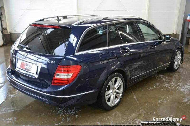 Używany Mercedes C200 Avantgarde 136 KM (100 kW) 2012 Granatowy Kombi