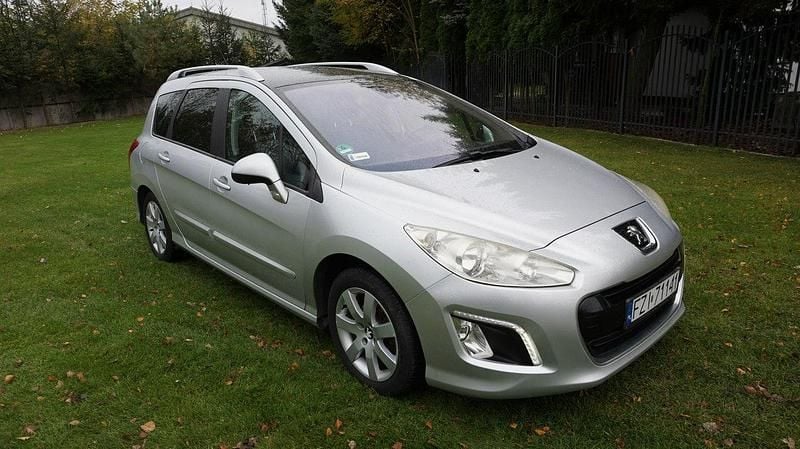 Używany Peugeot 308 SW 112 KM (82 kW) 2012 Srebrny (metalik) Kombi