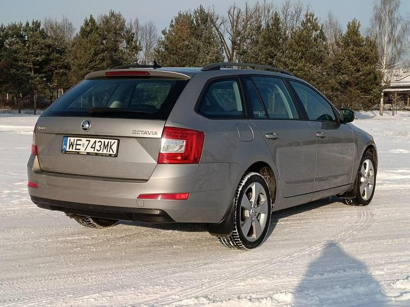 Używany Skoda Octavia 150 KM (110 kW) 2016 Złoty (metalik) Hatchback