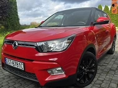 Używany Ssangyong (KGM) Tivoli Quartz 116 KM (85 kW) 2017 Czerwony SUV
