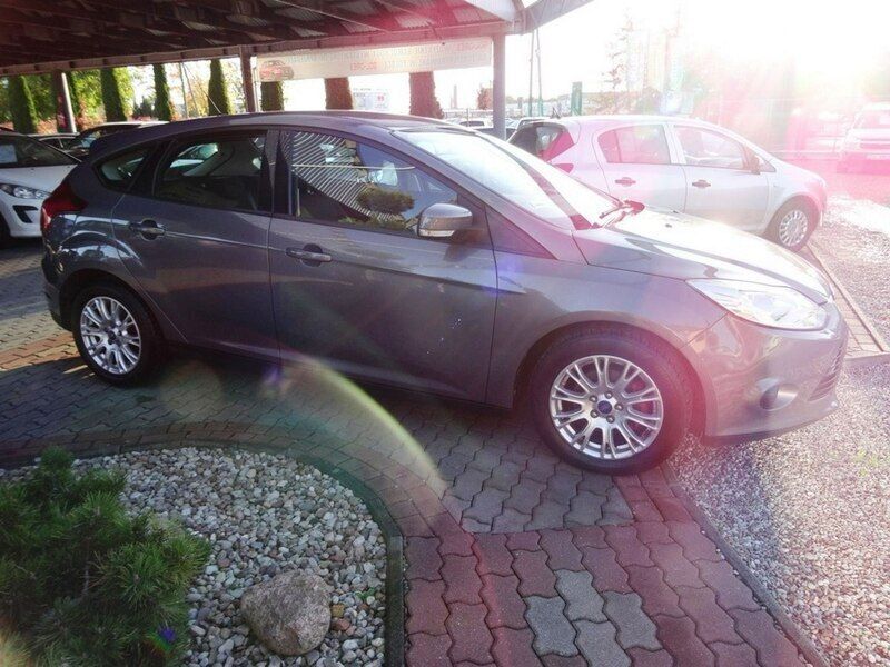 Używany Ford Focus 125 KM (91 kW) 2012 Beżowy Hatchback