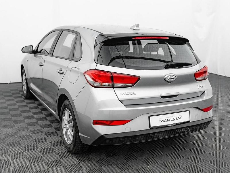 Używany Hyundai i30 110 KM (80 kW) 2022 Srebrny (metalik) Hatchback