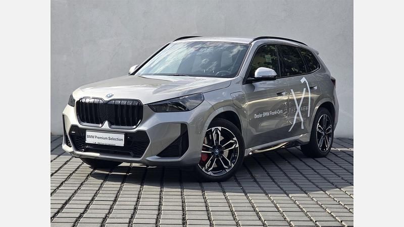 Srebrny space metalizowany Używany 2024 BMW X1 Comfort Edition SUV | 244 500 zł - Obraz 1/3