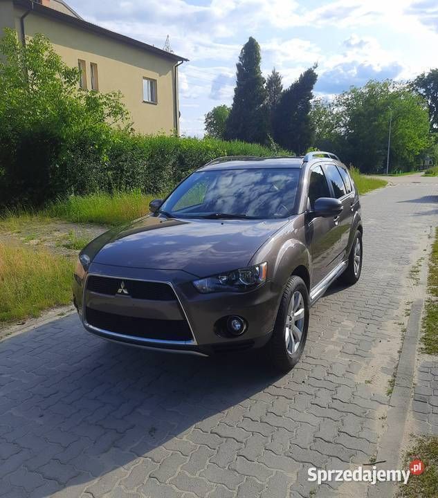 Brązowy Używany 2011 Mitsubishi Outlander SUV | 31 900 zł (Uczciwa cena) - Obraz 1/4