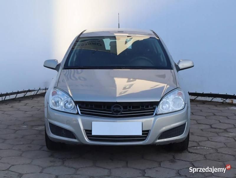 Beżowy Używany 2007 Opel Astra Hatchback | 7499 zł (Uczciwa cena) - Obraz 1/4