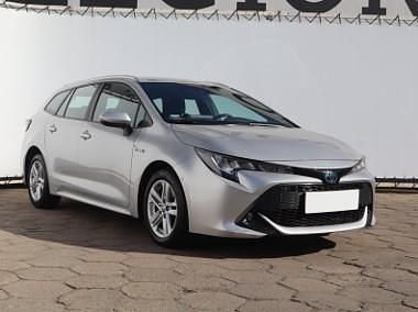 Używany Toyota Corolla 122 KM (89 kW) 2020 Srebrny Kombi