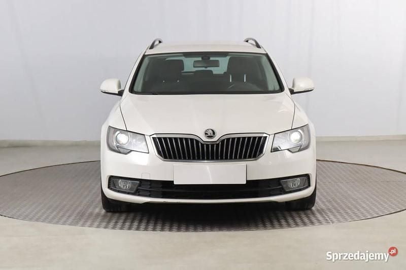 Biały Używany 2014 Skoda Superb Kombi | 40 999 zł (Dobra cena) - Obraz 1/4
