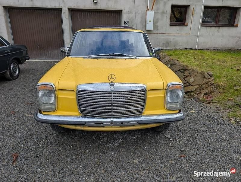Używany 1976 Mercedes W114 Sedan/Limuzyna | 15 000 zł - Obraz 1/4