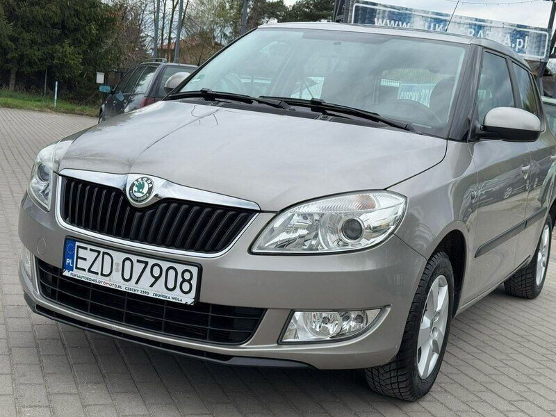 Beżowy (metalik) Używany 2013 Skoda Fabia Hatchback | 18 900 zł (Super Cena) - Obraz 1/4