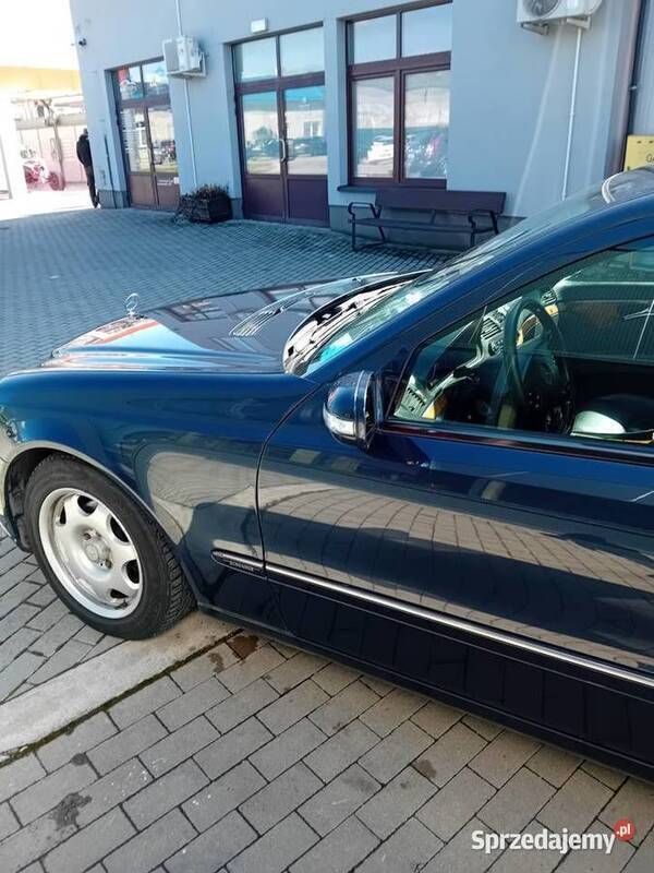 Używany 2004 Mercedes 220 | 16 700 zł (Uczciwa cena) - Obraz 1/4
