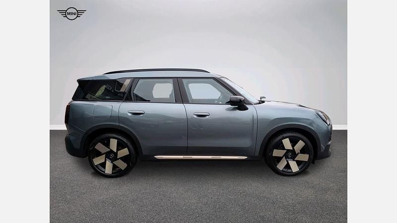 Używany Mini Countryman 150 KM (110 kW) 2024 Smokey green SUV