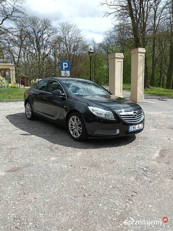 Używany Opel Insignia 140 KM (102 kW) 2010 Czarny Hatchback