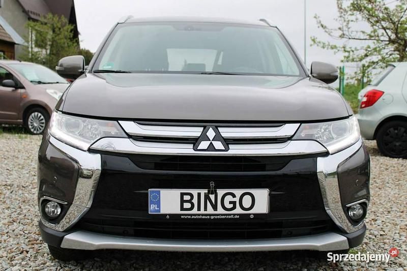 Brązowy Używany 2017 Mitsubishi Outlander SUV | 60 900 zł (Uczciwa cena) - Obraz 1/4