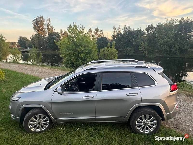 Używany Jeep Cherokee Overland 2017 Srebrny SUV