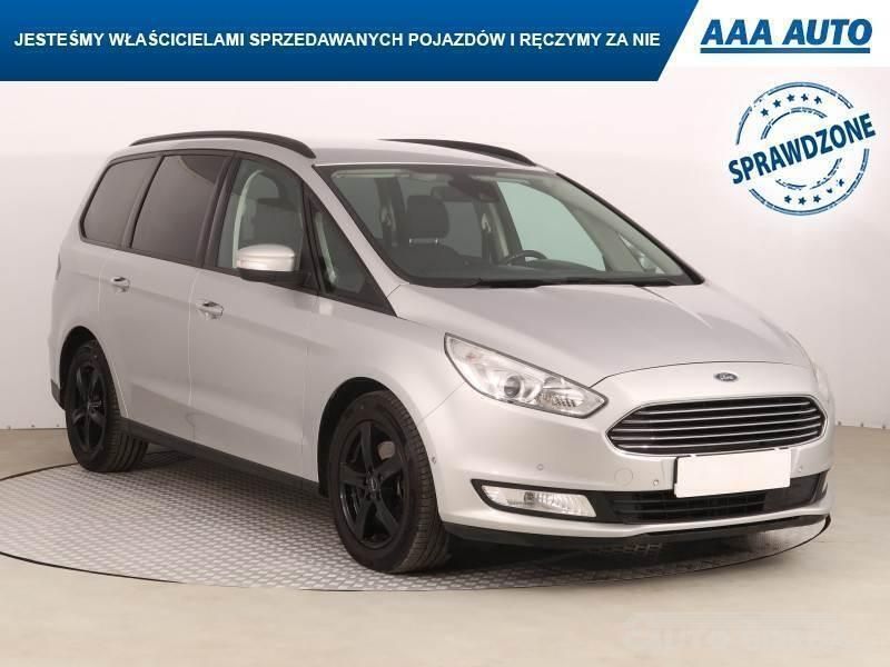 Srebrny Używany 2017 Ford Galaxy Minivan | 41 499 zł (Uczciwa cena) - Obraz 1/4