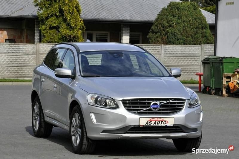 Używany Volvo XC60 Momentum 190 KM (139 kW) 2016 Srebrny SUV
