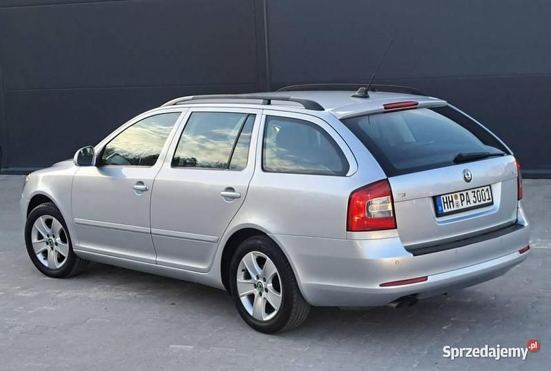 Srebrny Używany 2010 Skoda Octavia Sedan/Limuzyna | 25 700 zł (Uczciwa cena) - Obraz 1/4