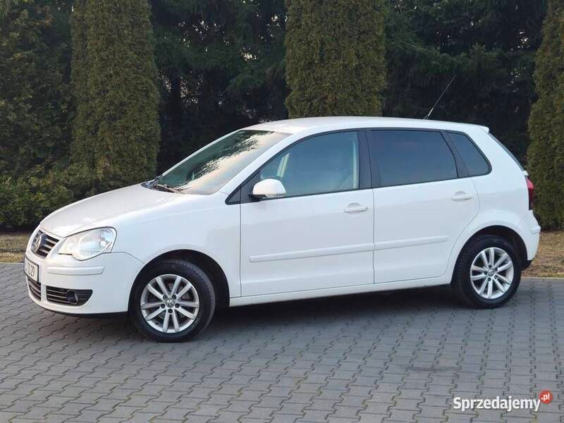 Biały Używany 2009 VW Polo Sedan/Limuzyna | 13 900 zł (Uczciwa cena) - Obraz 1/4