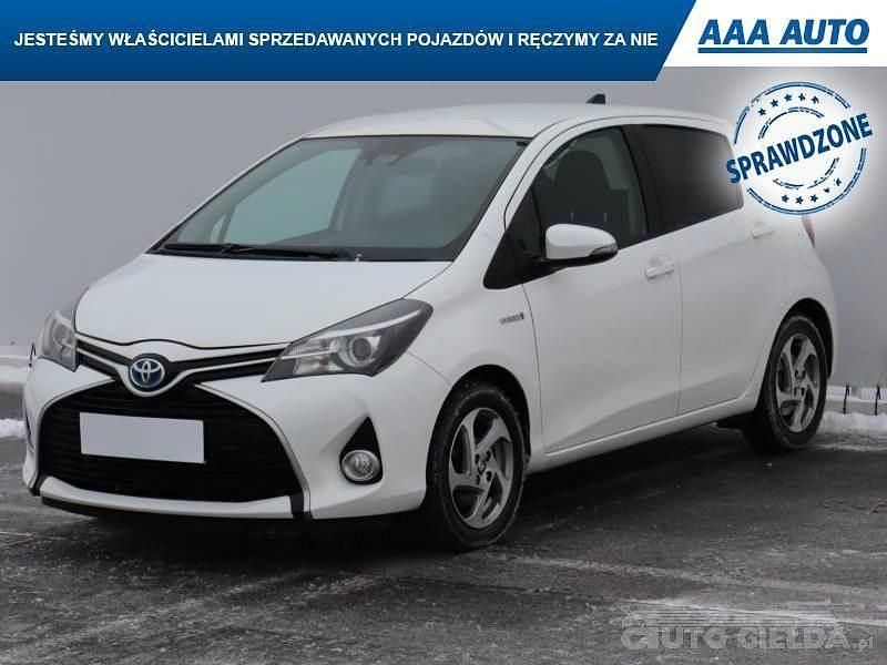 Używany Toyota Yaris 101 KM (74 kW) 2016 Biały