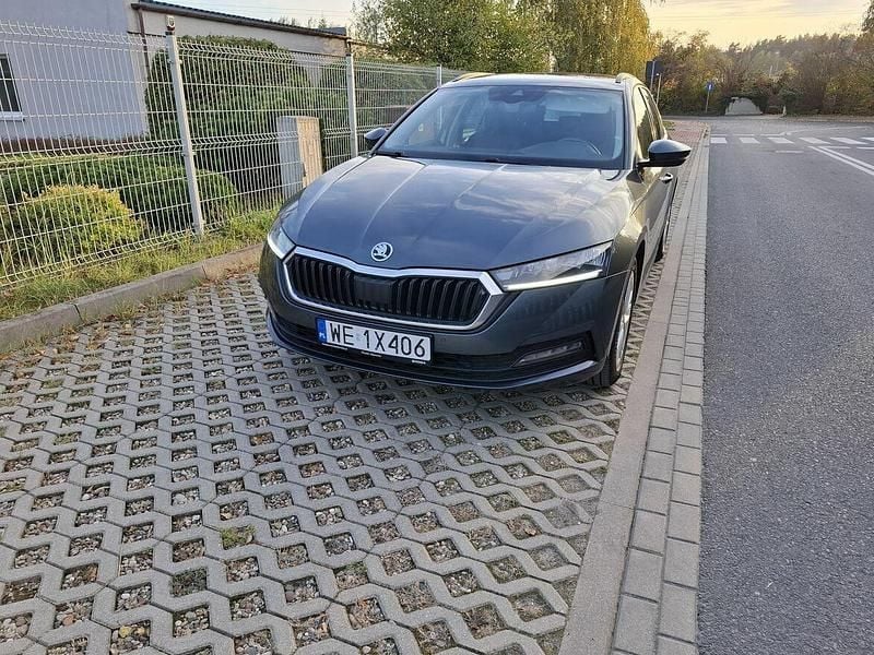 Szary Używany 2020 Skoda Octavia Ambition Kombi | 73 900 zł (Dość drogi) - Obraz 1/4