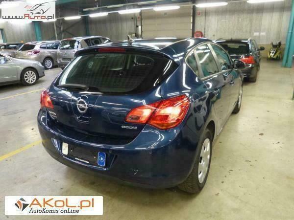 Używany Opel Astra 171 KM (125 kW) 2010 Niebieski Hatchback