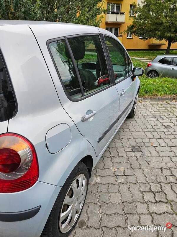 Srebrny Używany 2004 Renault Modus Minivan | 5900 zł (Uczciwa cena) - Obraz 1/3