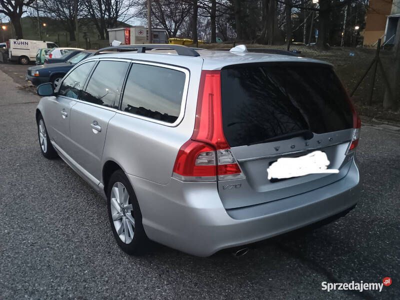 Srebrny Używany 2016 Volvo V70 Momentum Kombi | 54 900 zł (Drogi) - Obraz 1/4
