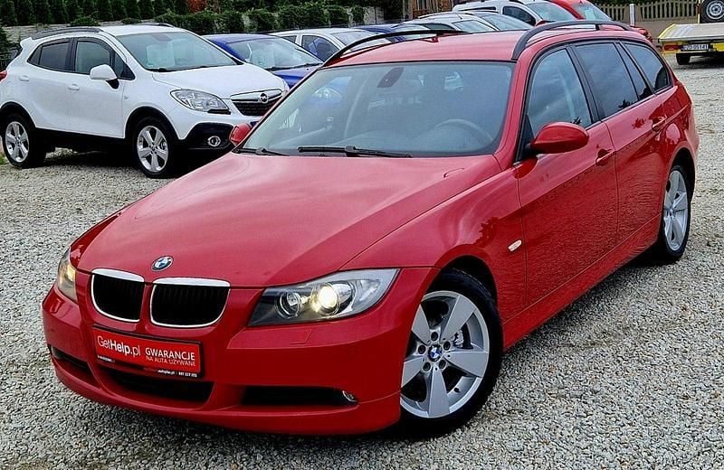 Czerwony (metalik) Używany 2007 BMW 320 Kombi | 19 900 zł (Dość drogi) - Obraz 1/4