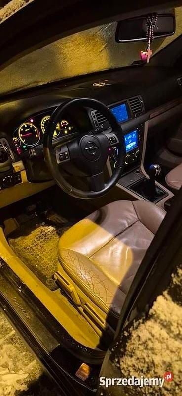 Używany Opel Vectra Cosmo 2005 Granatowy Kombi