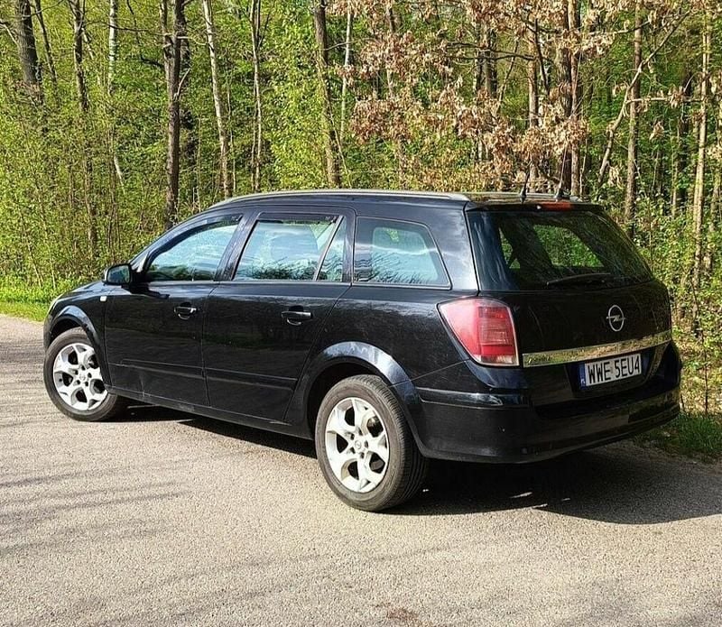 Czarny Używany 2005 Opel Astra Kombi | 4900 zł - Obraz 1/3