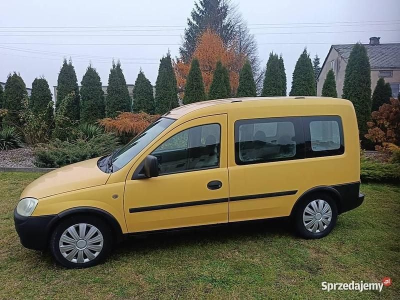 Żółty Używany 2004 Opel Combo Minivan | 5100 zł - Obraz 1/4
