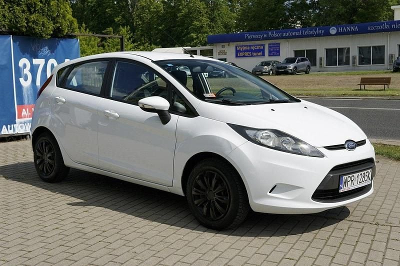 Biały Używany 2011 Ford Fiesta Hatchback | 17 900 zł (Uczciwa cena) - Obraz 1/4