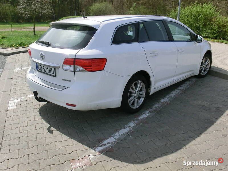 Biały Używany 2012 Toyota Avensis Kombi | 25 900 zł (Uczciwa cena) - Obraz 1/4