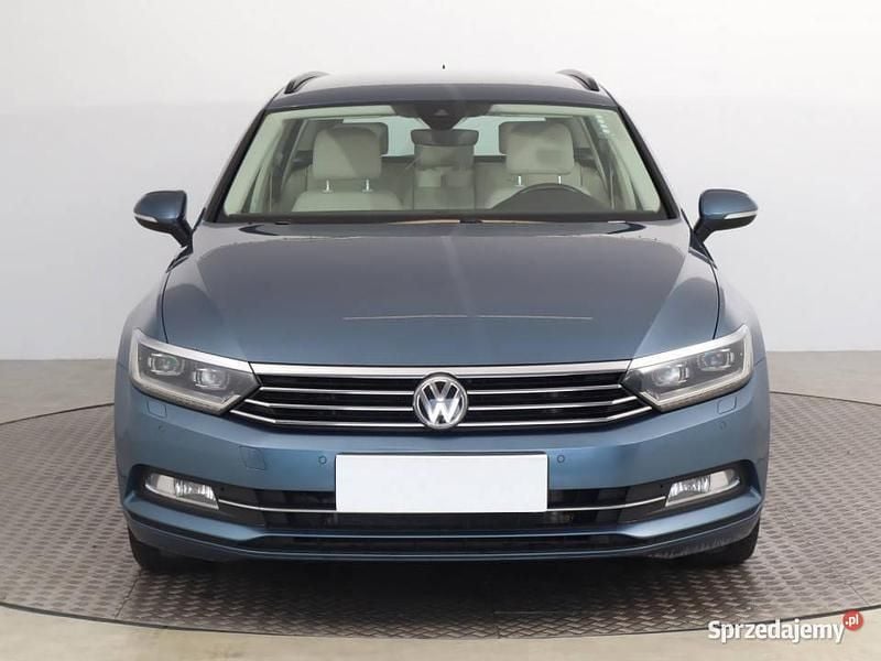 Niebieski Używany 2016 VW Passat Kombi | 49 999 zł (Uczciwa cena) - Obraz 1/4