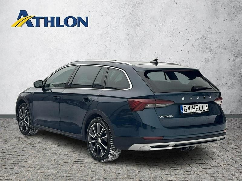 Używany Skoda Octavia 190 KM (139 kW) 2022 Niebieski (metalik) Kombi