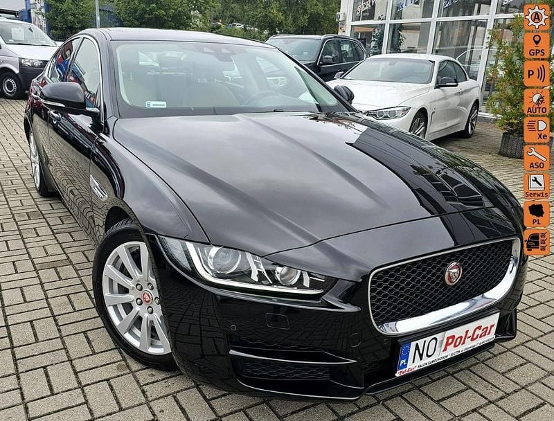 Czarny (metalik) Używany 2015 Jaguar XE Sedan/Limuzyna | 49 900 zł (Uczciwa cena) - Obraz 1/4