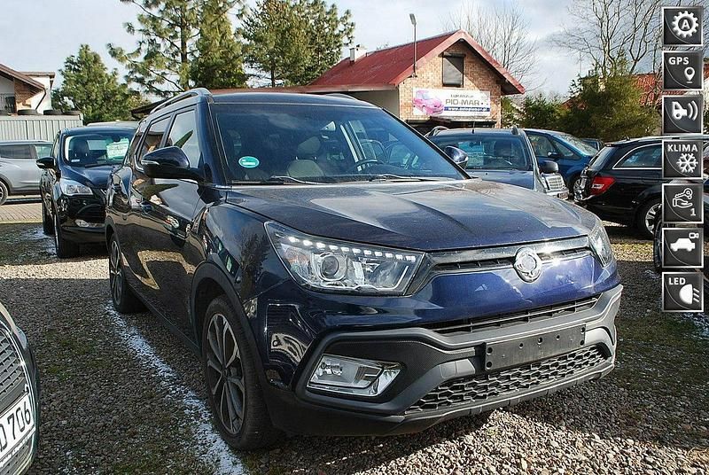 Niebieski ciemny (metalik) Używany 2018 Ssangyong XLV SUV | 54 900 zł - Obraz 1/4