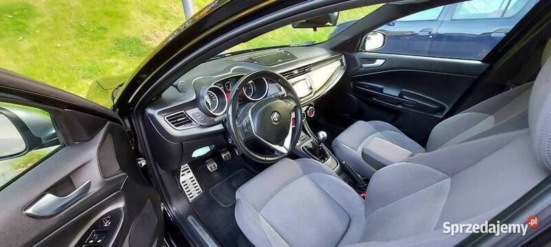 Czarny Używany 2014 Alfa Romeo Giulietta Distinctive Hatchback | 35 000 zł (Dość drogi) - Obraz 1/4
