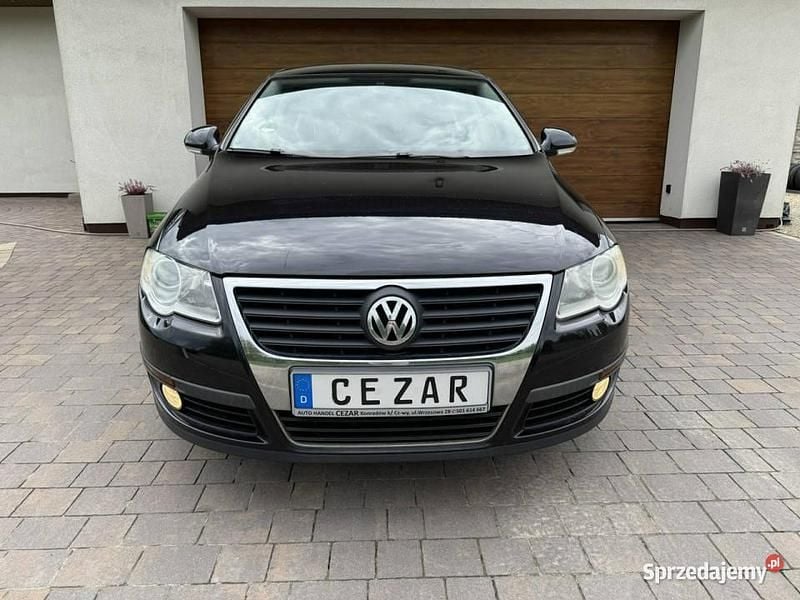 Czarny Używany 2009 VW Passat Sedan/Limuzyna | 19 900 zł (Uczciwa cena) - Obraz 1/4