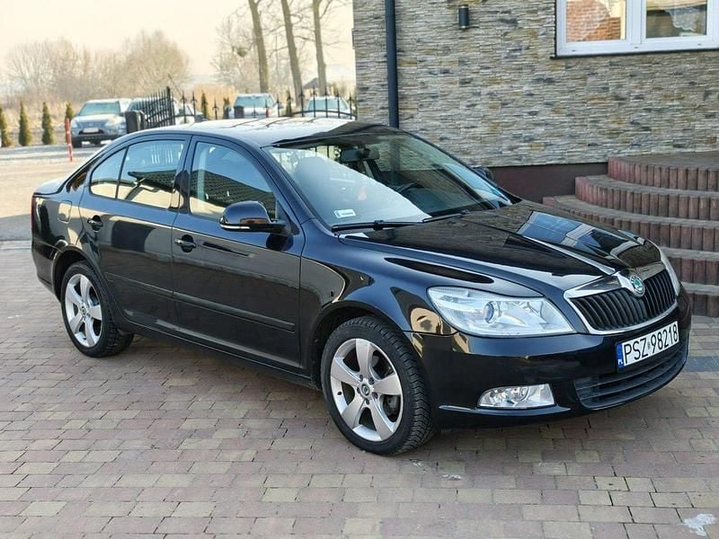 Czarny Używany 2010 Skoda Octavia Hatchback | 19 900 zł (Uczciwa cena) - Obraz 1/4