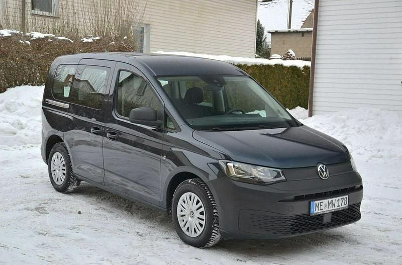 Używany VW Caddy 102 KM (75 kW) 2022 Niebieski Minivan