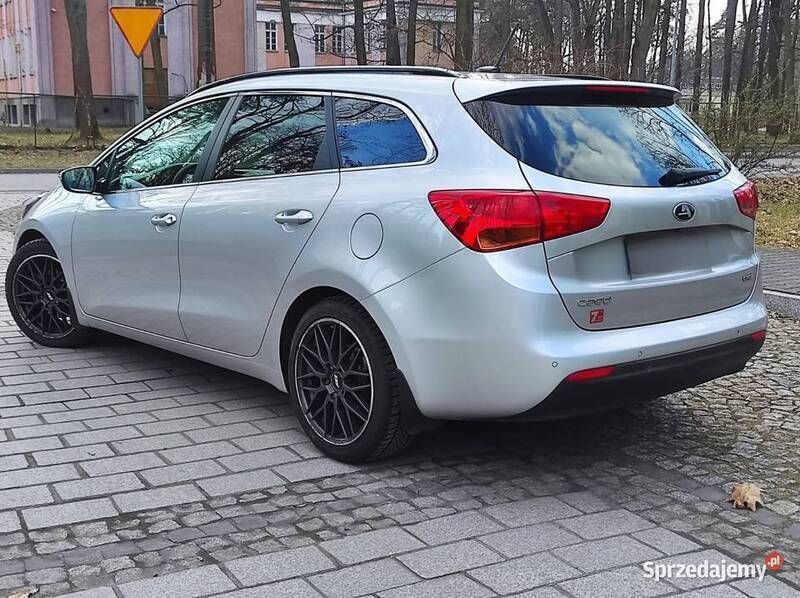 Używany Kia Ceed 2014 Srebrny Hatchback