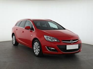 Czerwony Używany 2015 Opel Astra Kombi | 27 999 zł (Uczciwa cena) - Obraz 1/4