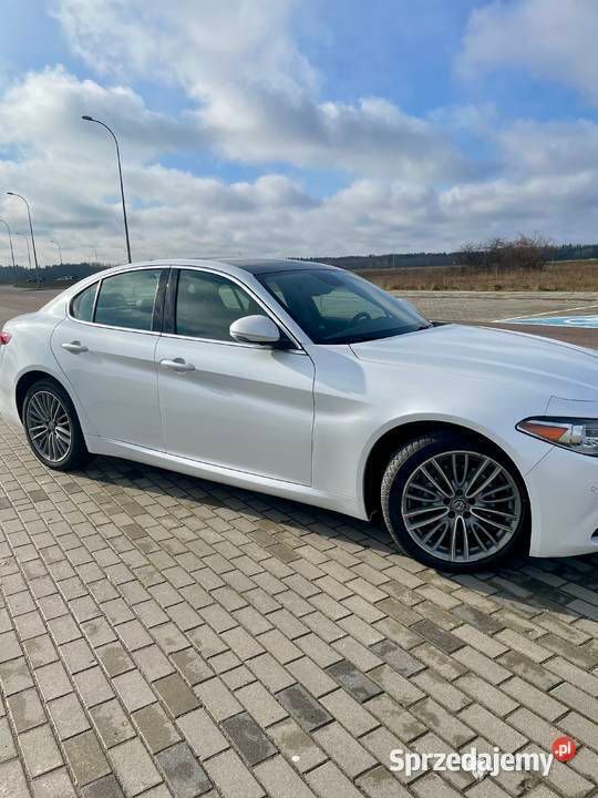 Biały Używany 2017 Alfa Romeo Giulia Ti Sedan/Limuzyna | 97 000 zł (Drogi) - Obraz 1/4