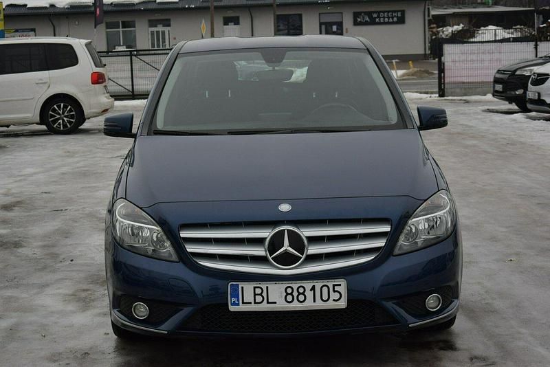 Używany Mercedes B180 122 KM (89 kW) 2012 Niebieski Minivan