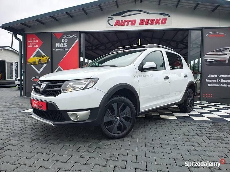Biały Używany 2014 Dacia Sandero Stepway Hatchback | 25 500 zł (Drogi) - Obraz 1/4