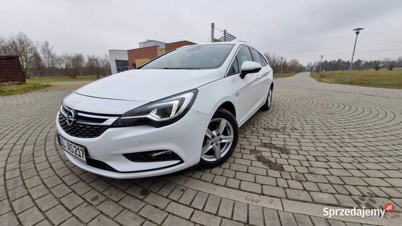 Biały Używany 2018 Opel Astra Kombi | 31 999 zł (Dobra cena) - Obraz 1/4