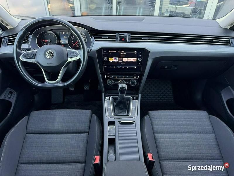 Używany VW Passat Business 150 KM (110 kW) 2020 Srebrny (metalik) Sedan/Limuzyna