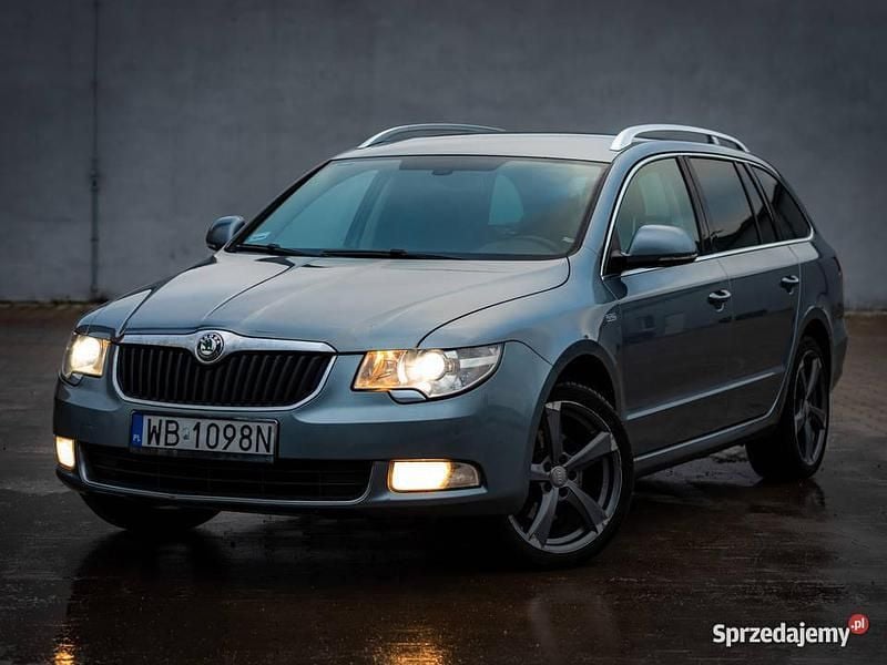 Szary Używany 2012 Skoda Superb Kombi | 27 900 zł (Uczciwa cena) - Obraz 1/4