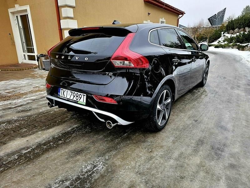 Używany Volvo V40 R-Design 120 KM (88 kW) 2014 Czarny (metalik) Hatchback